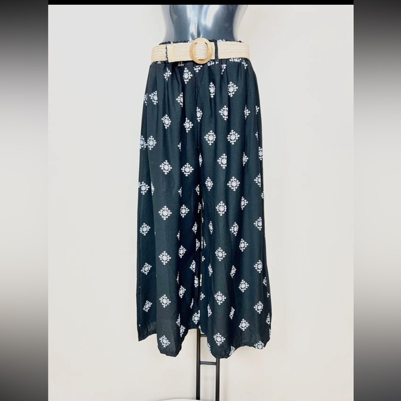 23 MADE IN ITALY Lightweight patterned linen effect pants with belt. - Picture 2 of 3